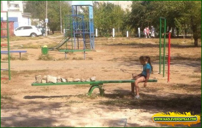 menina forever alone