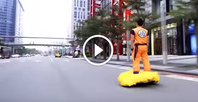 Fã de Dragon Ball transforma hoverboard em uma nuvem voadora