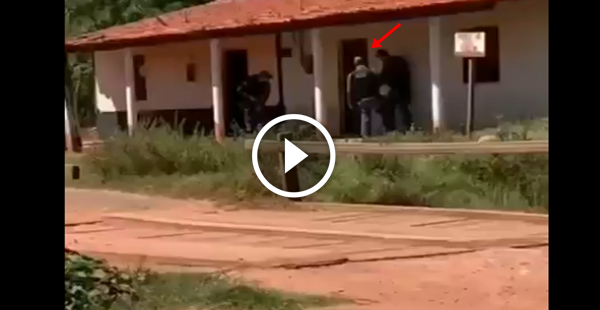 Os policiais receberam ordens pra atirar somente nas unhas dos pés