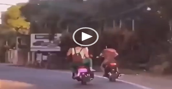Eis que vc está passeando de moto, e avista a ex do seu marido