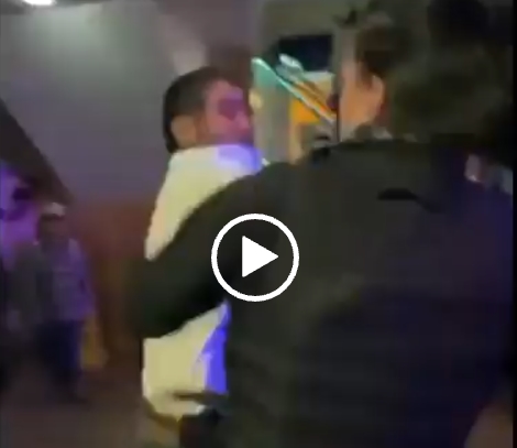 Ainda bem que policial feminina não é violenta. Não pera!